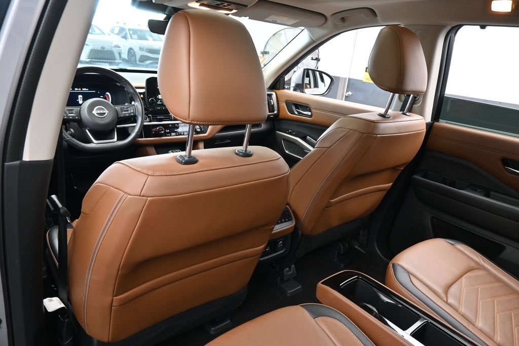 Used 2024 Nissan Pathfinder Platinum AWD/4WD image 34