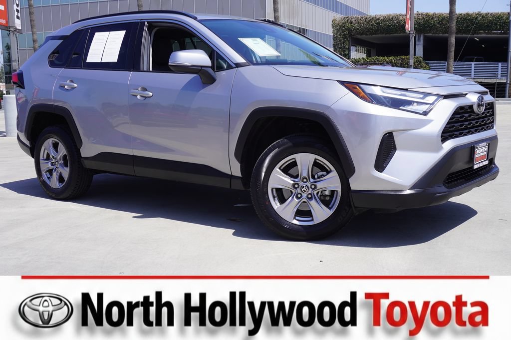 Used 2025 Toyota RAV4 XLE FWD image 1