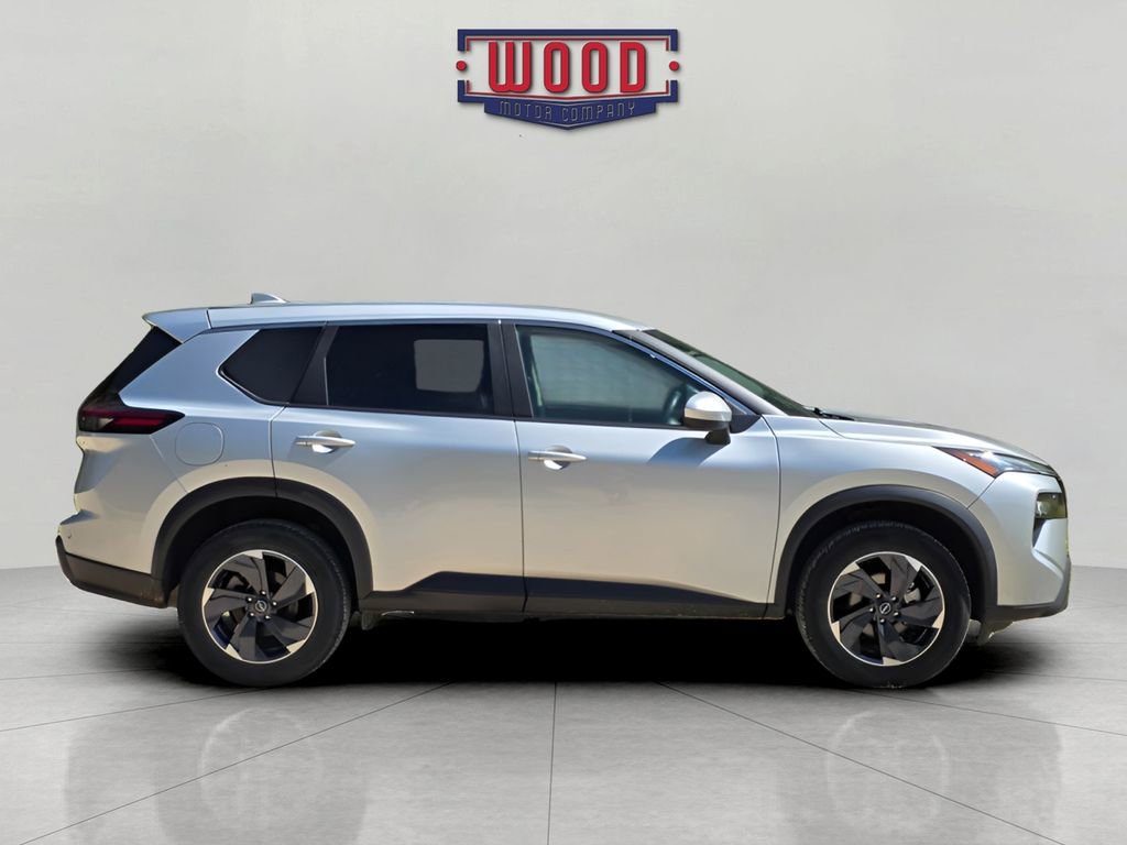 Used 2024 Nissan Rogue SV AWD/4WD image 2