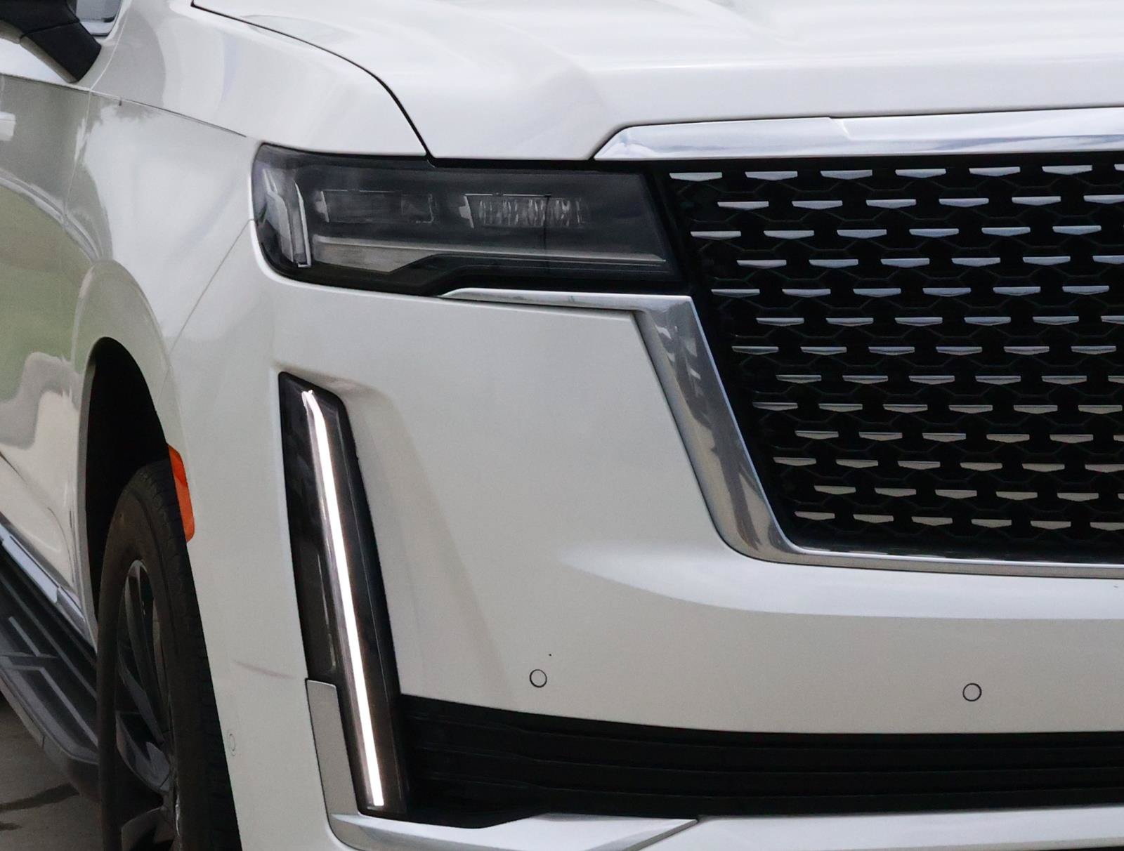 Used 2024 Cadillac Escalade ESV Premium Luxury RWD image 9