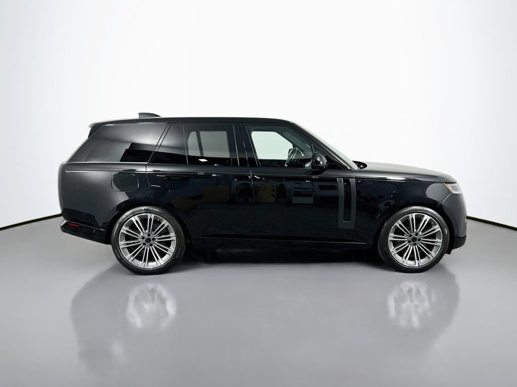 Used 2025 Land Rover Range Rover SE AWD/4WD image 4