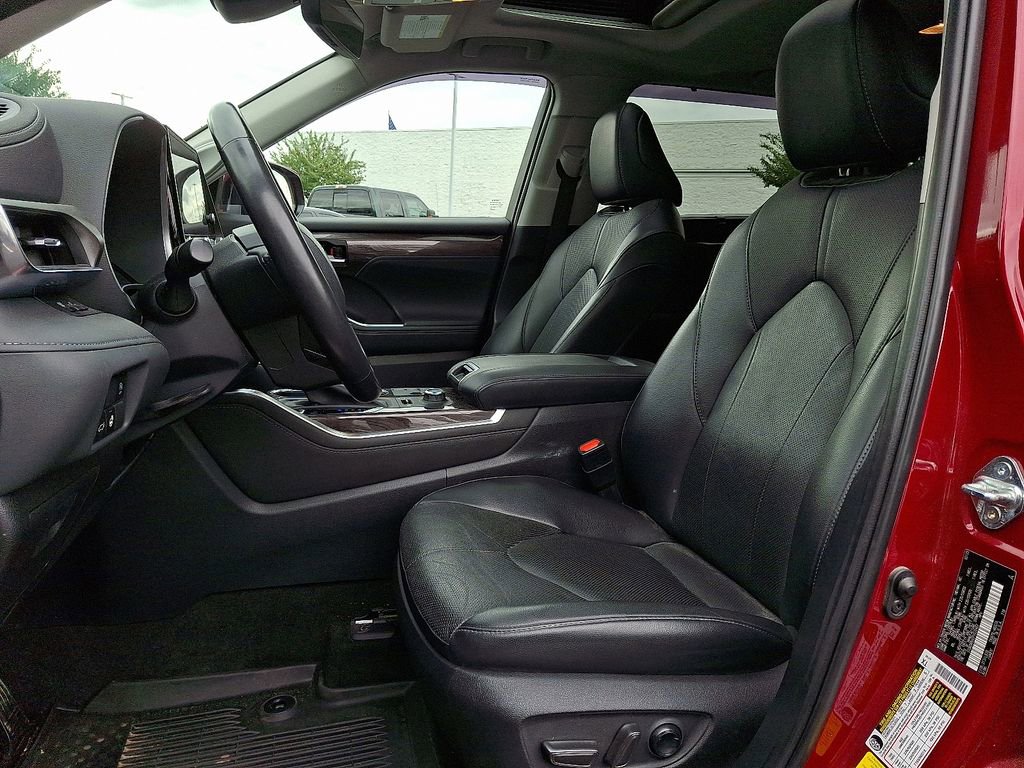 Used 2023 Toyota Highlander Limited image 11