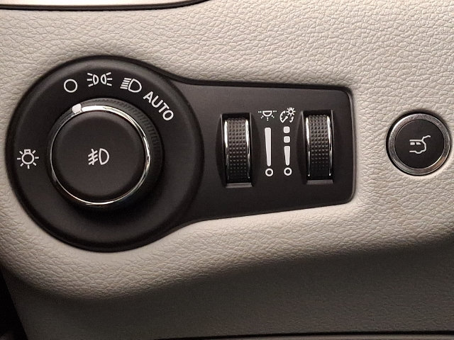 Used 2020 Jeep Cherokee Limited FWD image 24