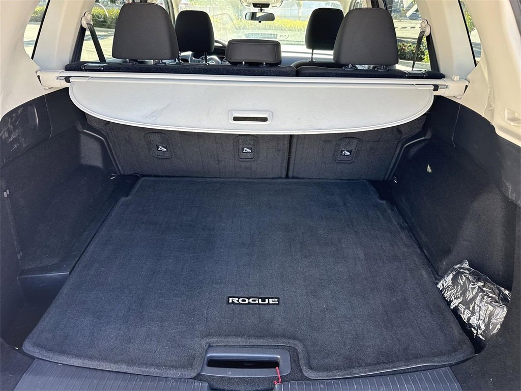 Used 2023 Nissan Rogue S image 23