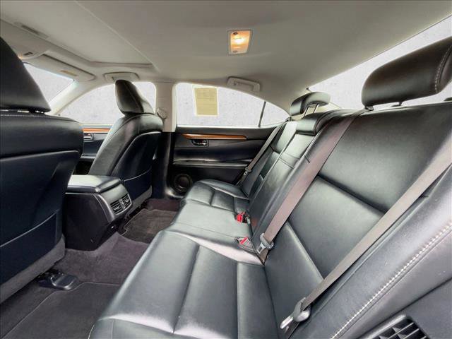 Used 2013 Lexus ES 300h Hybrid image 19