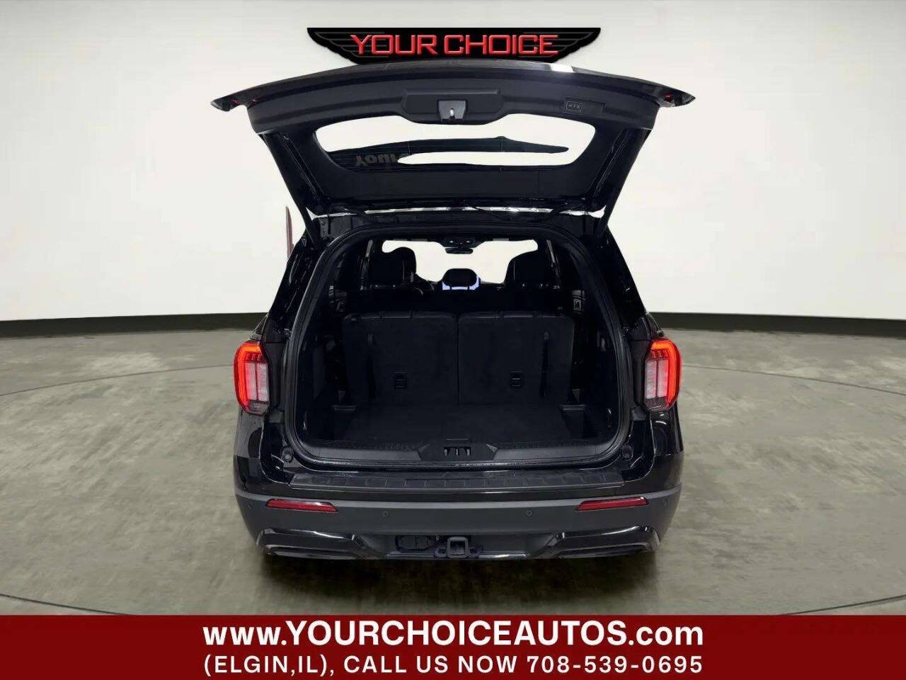 Used 2025 Ford Explorer ST-Line w/ ST-Line Street Pack AWD/4WD image 5
