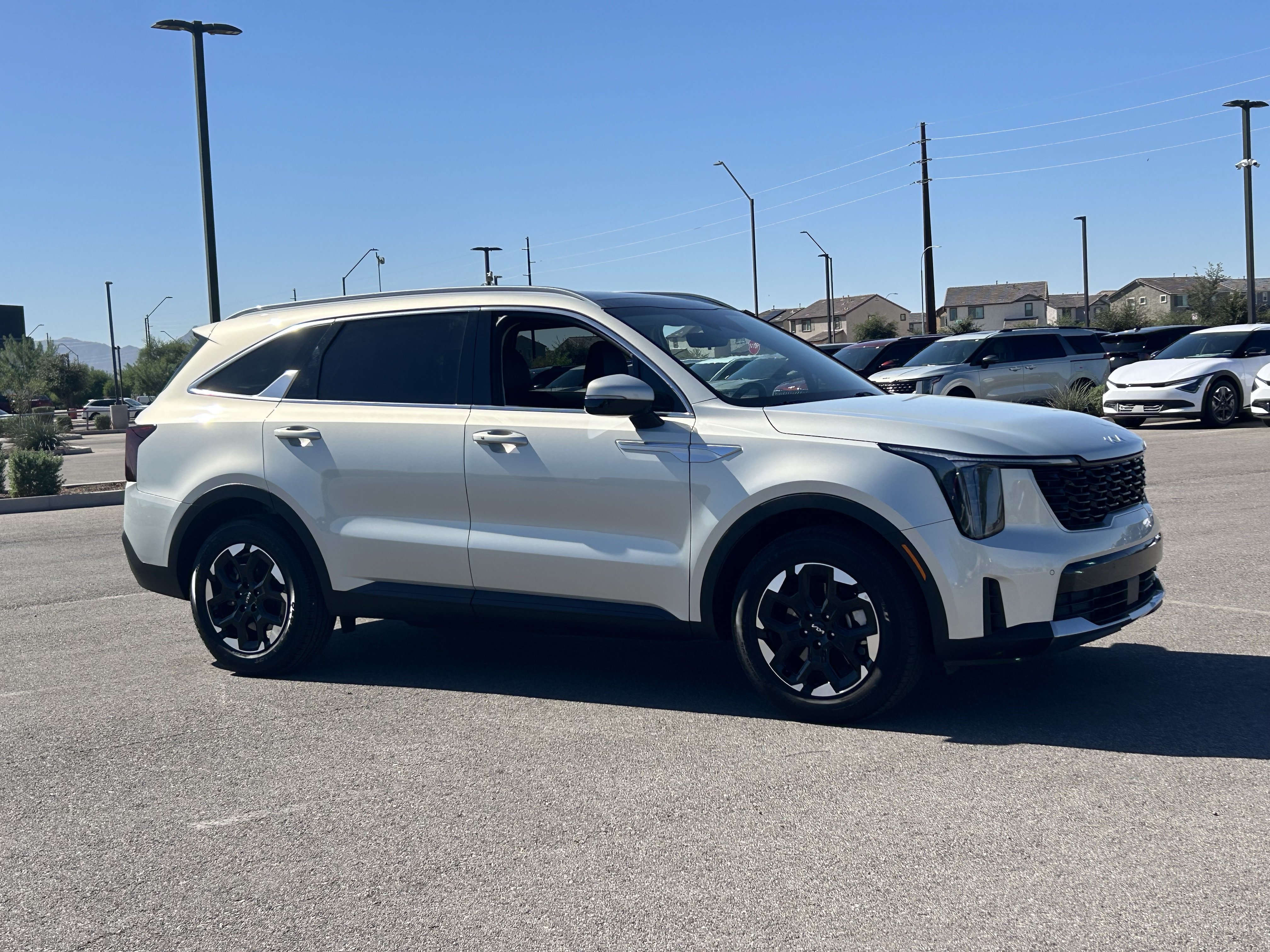 Certified 2026 Kia Sorento S w/ S Panoramic Sunroof Package FWD image 7