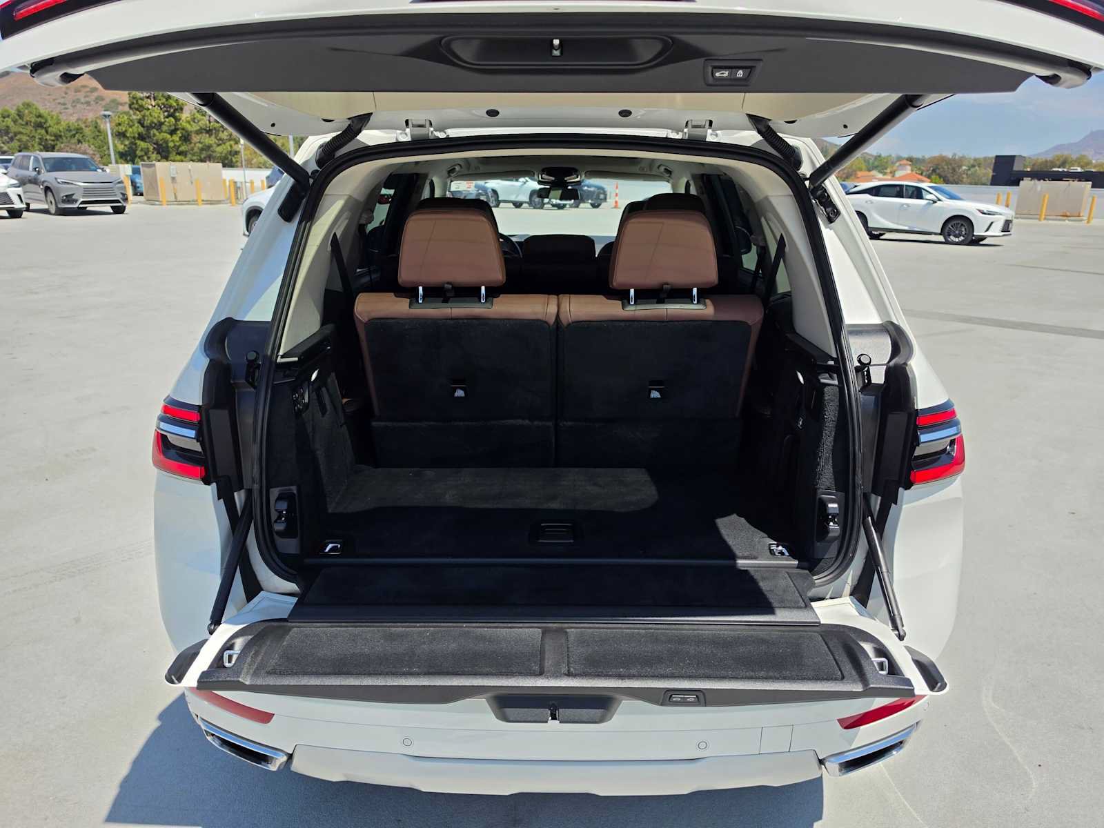 Used 2023 BMW X7 xDrive40i w/ Premium Package AWD/4WD image 15