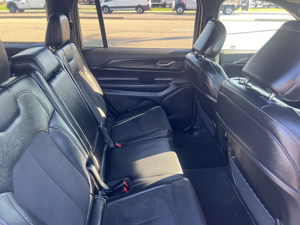 Used 2024 Jeep Grand Cherokee L Laredo image 32