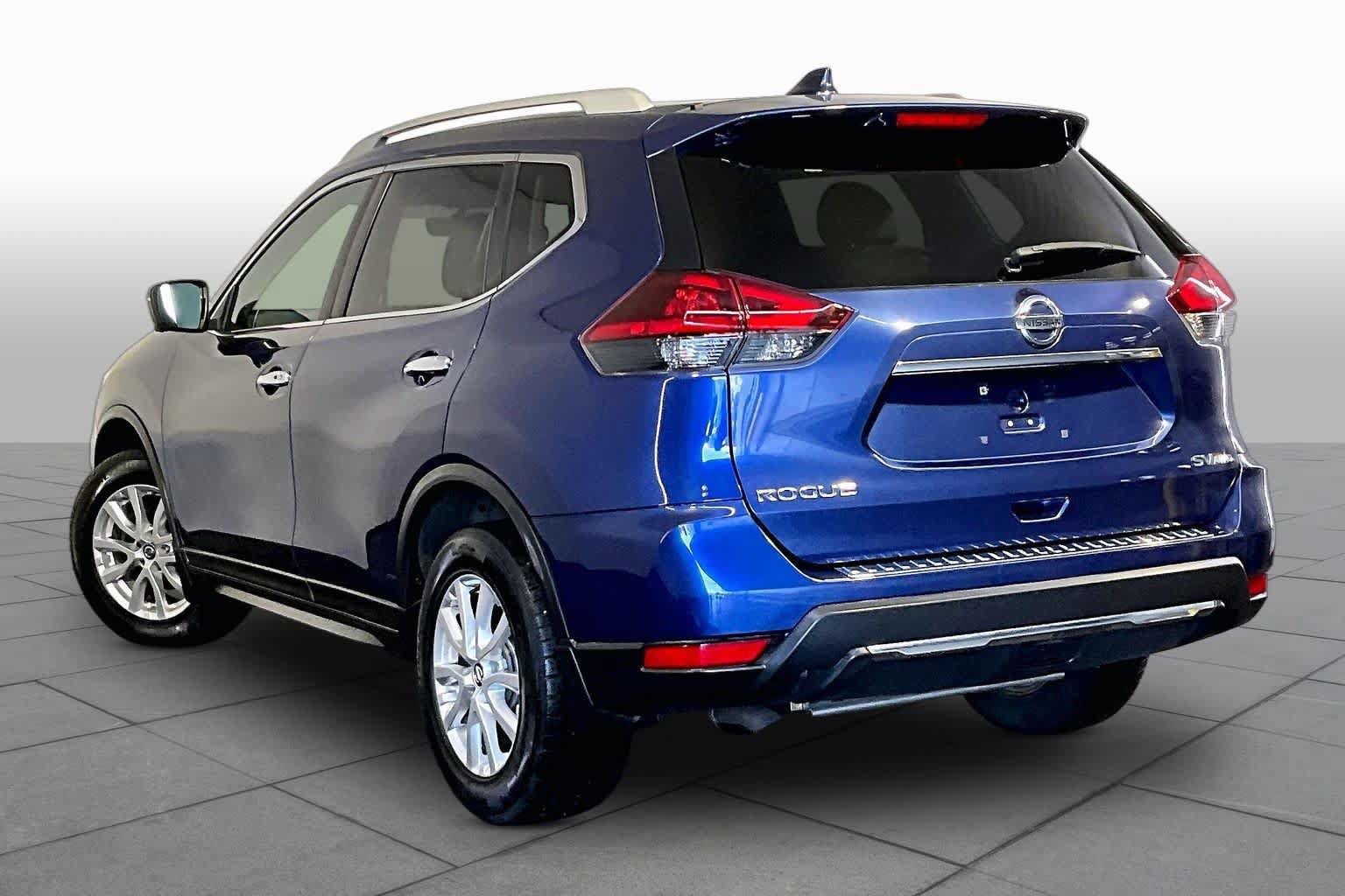 Used 2018 Nissan Rogue SV w/ Sun & Sound Touring Package AWD/4WD image 12
