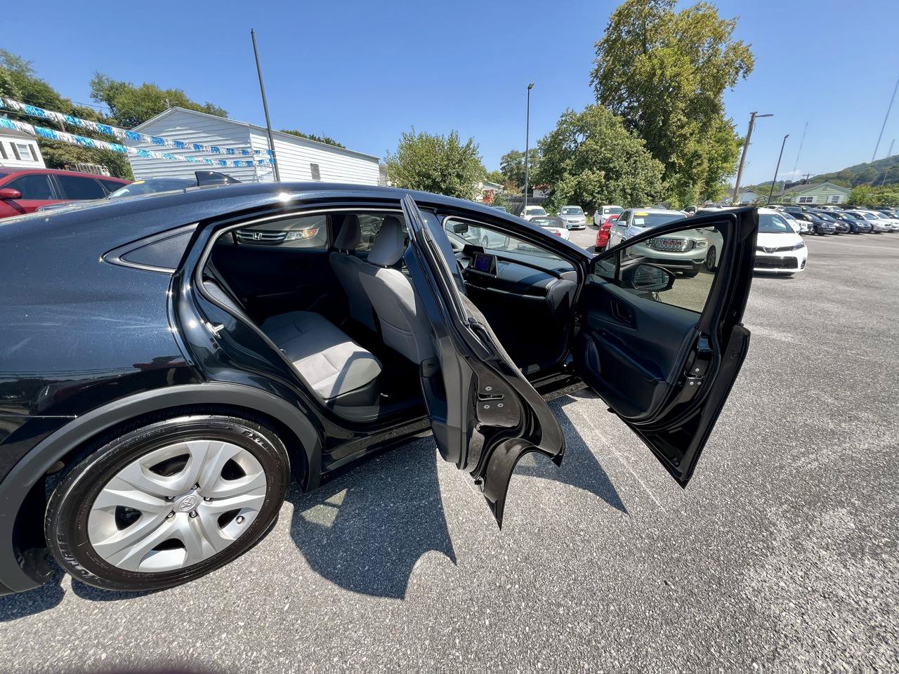 Used 2024 Toyota Prius LE FWD image 11