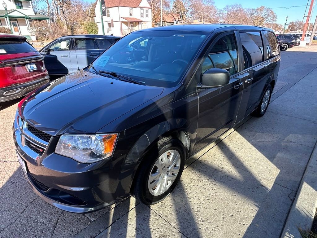 Used 2018 Dodge Grand Caravan SE image 1