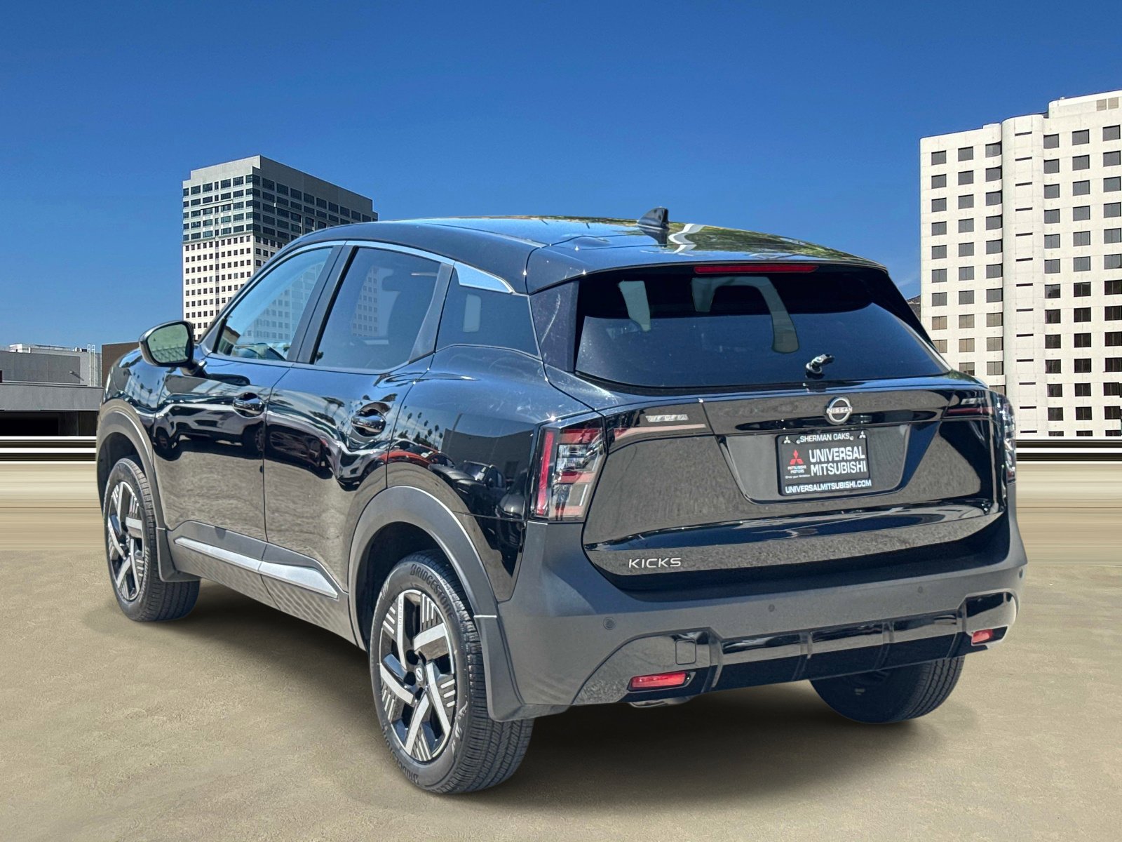 Used 2025 Nissan Kicks SV FWD image 3