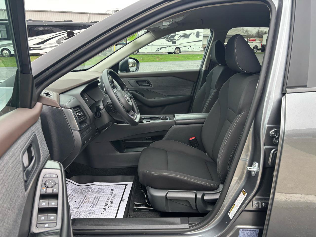 Used 2023 Nissan Rogue S AWD/4WD image 9