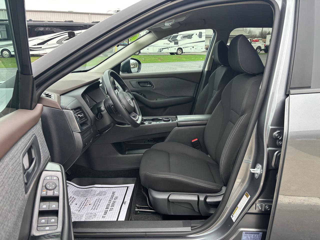 Used 2023 Nissan Rogue S AWD/4WD image 9