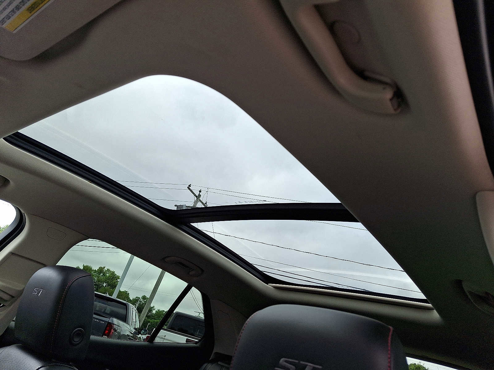 Used 2023 Buick Envision Essence w/ Sport Touring Package image 15