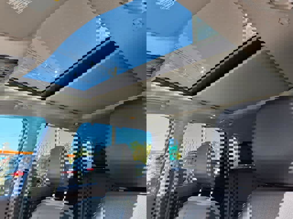 Used 2022 Nissan Rogue SV w/ SV Premium Package image 18