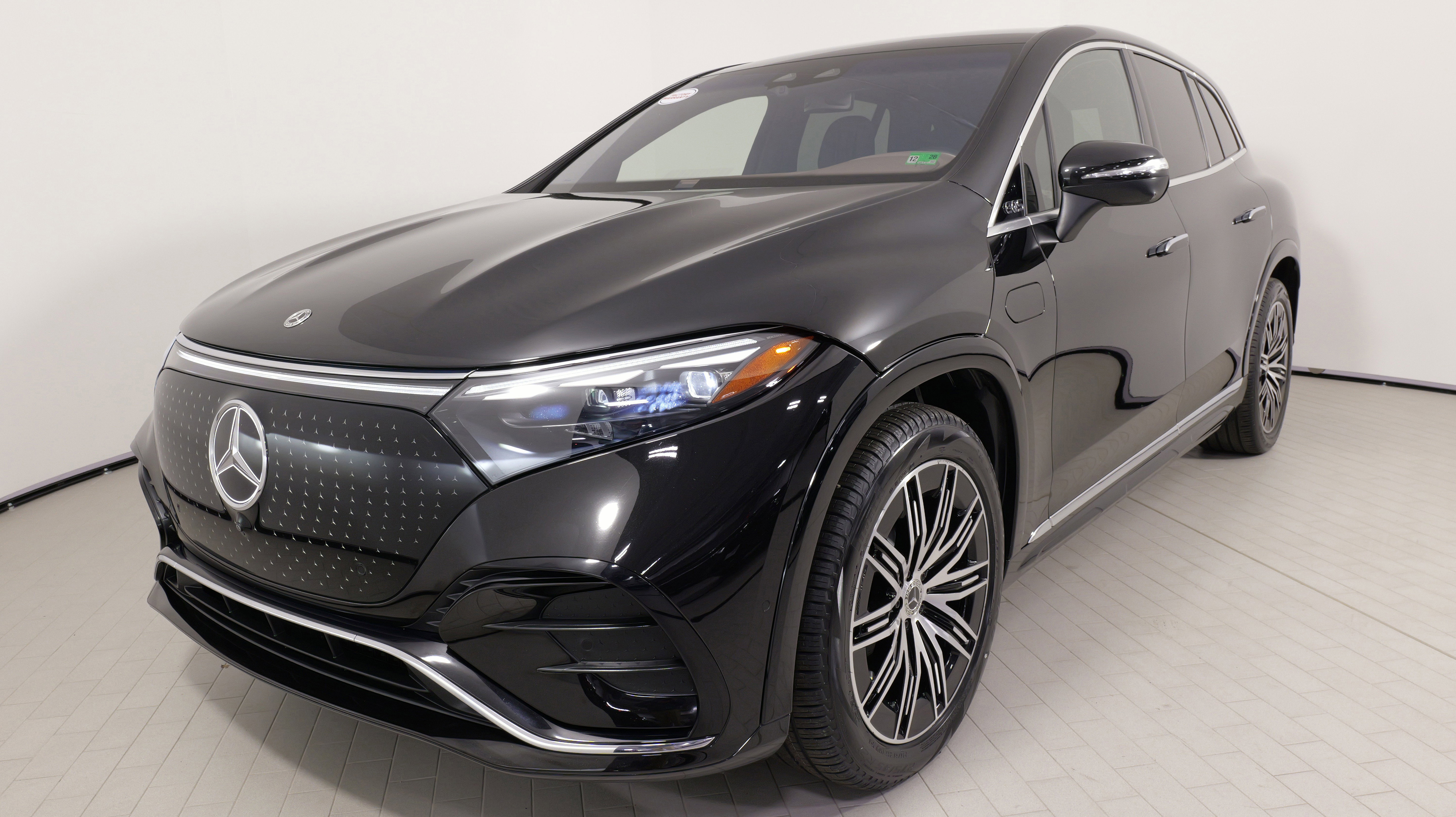 Used 2023 Mercedes-Benz EQS 580 4MATIC SUV image 4