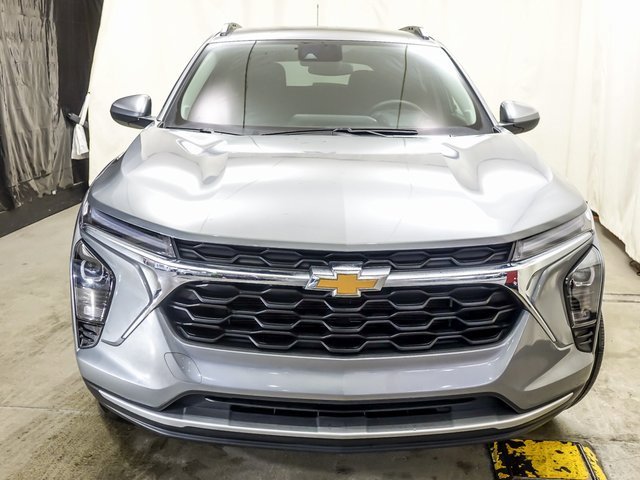 Used 2025 Chevrolet Trax LT w/ LT Convenience Package image 3