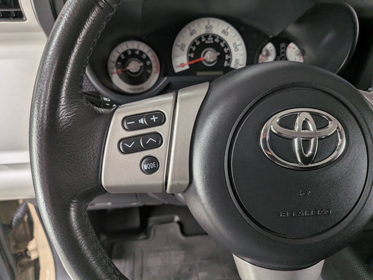 Used 2014 Toyota FJ Cruiser 4WD w/ Upgrade Package image 22