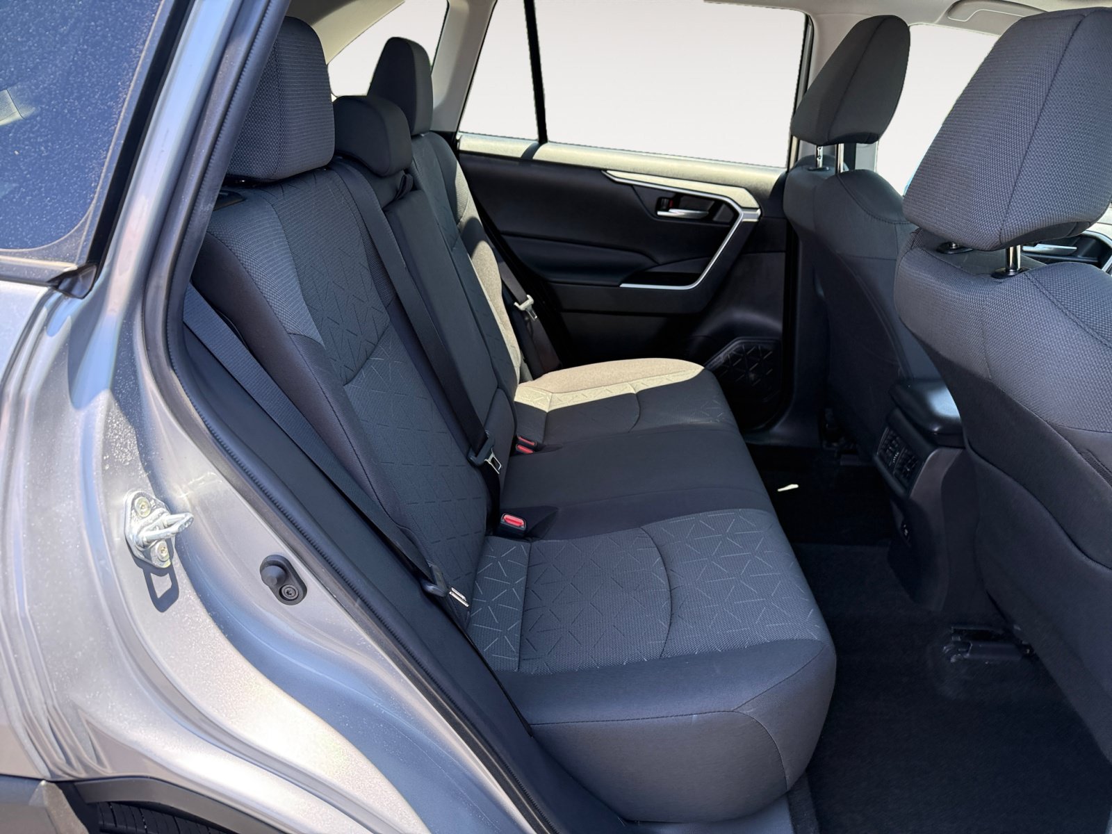 Used 2021 Toyota RAV4 XLE w/ Convenience Package FWD image 18