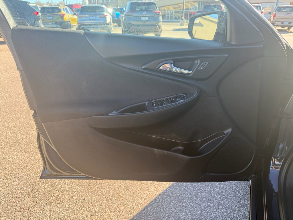 Used 2022 Chevrolet Malibu LT image 9