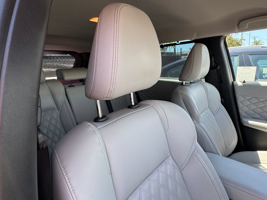 Used 2023 Mitsubishi Outlander SEL AWD/4WD image 18