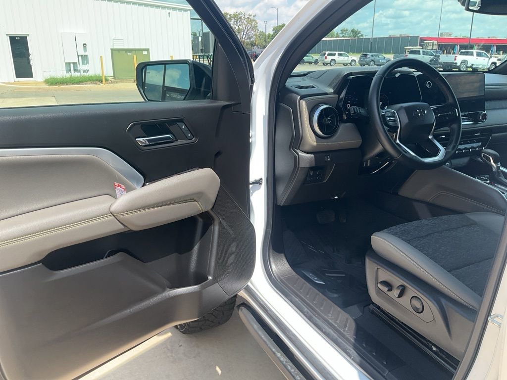 Used 2024 Chevrolet Colorado ZR2 w/ Technology Package image 2