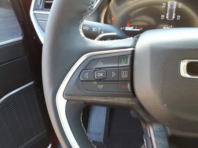 Used 2025 Jeep Grand Cherokee Limited w/ Luxury Tech Group II image 19