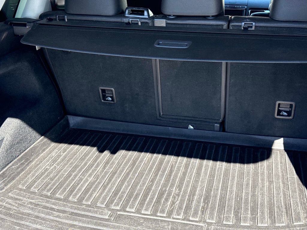 Used 2016 Volkswagen Touareg Sport image 6