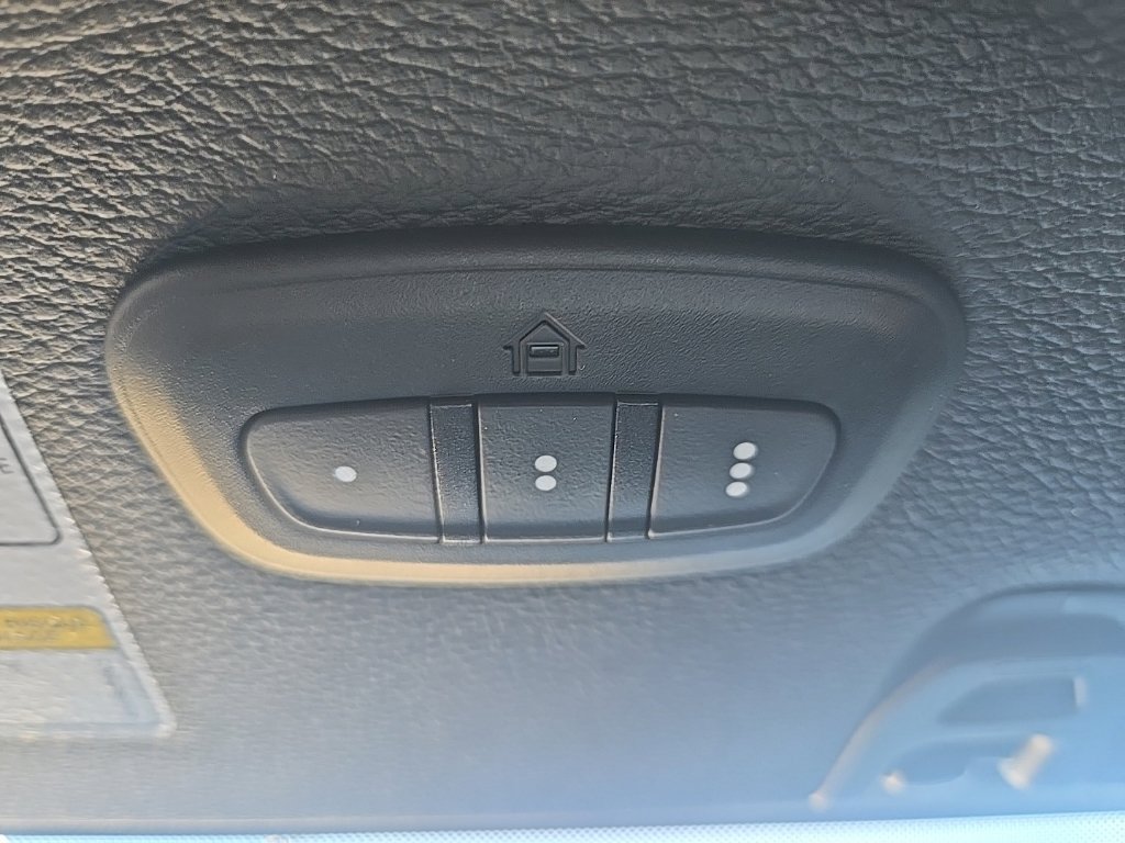 Used 2023 Jeep Wrangler Unlimited Sahara w/ Cold Weather Group AWD/4WD image 24
