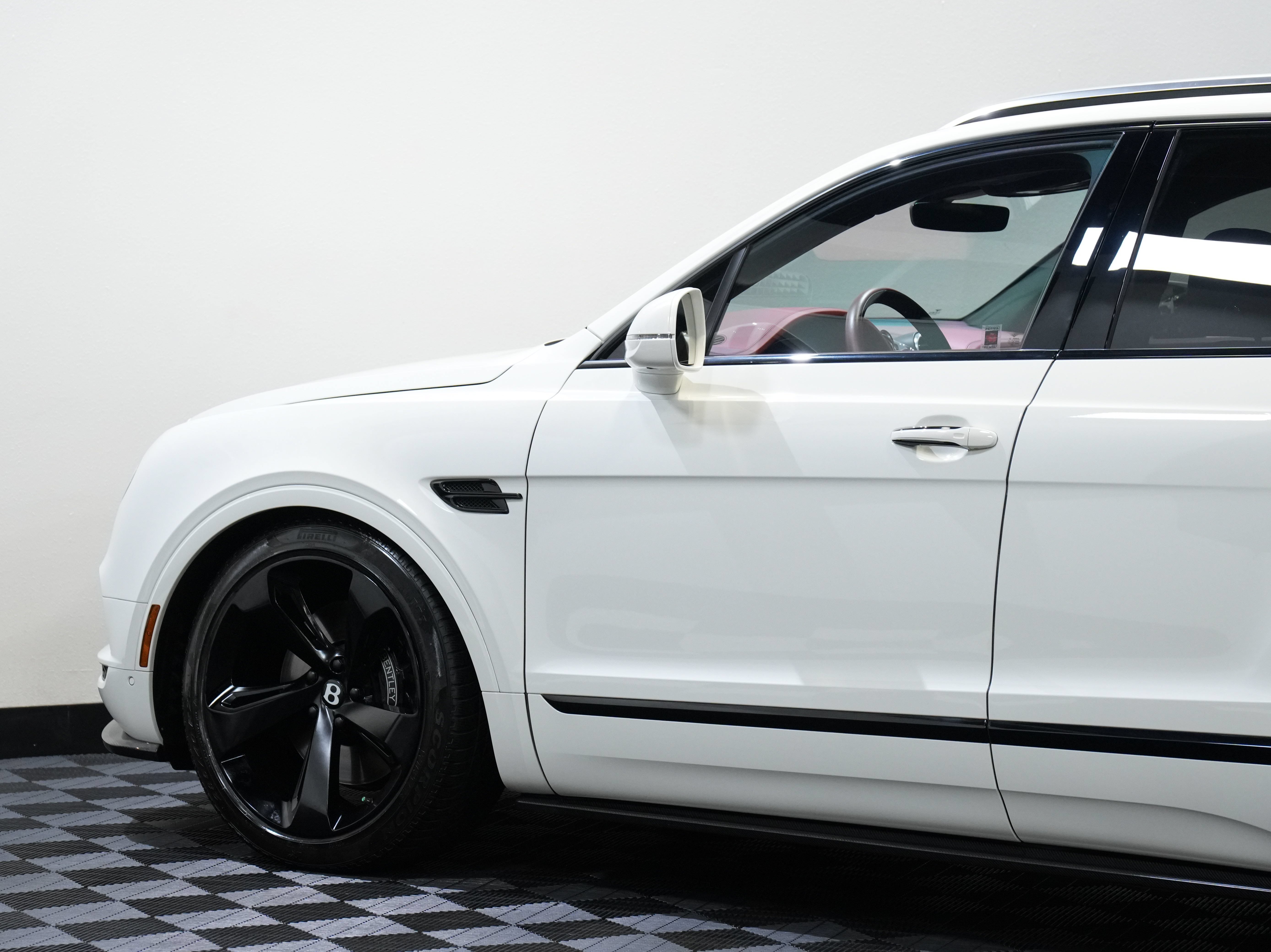 Used 2018 Bentley Bentayga AWD/4WD image 21