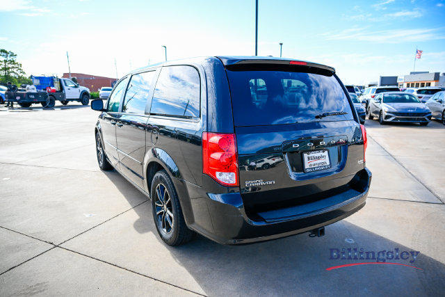 Used 2016 Dodge Grand Caravan SXT w/ UConnect Hands-Free Group FWD image 3