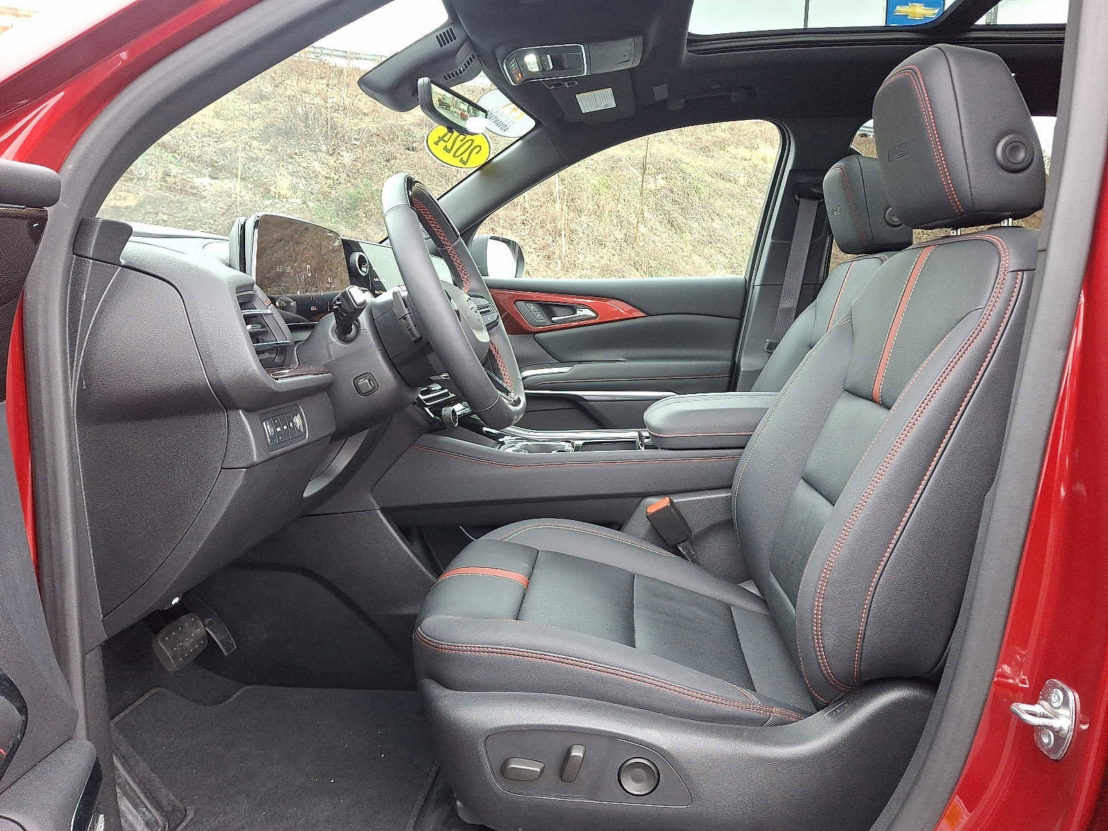 Used 2024 Chevrolet Traverse RS image 13