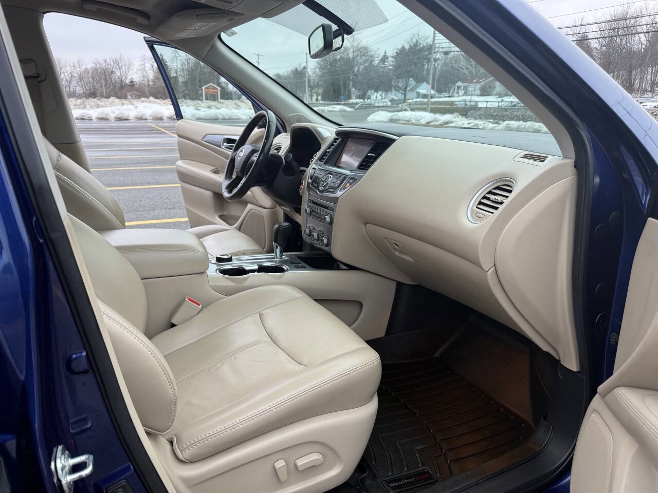 Used 2017 Nissan Pathfinder SL w/ SL Premium Package image 16