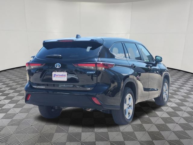 Used 2024 Toyota Highlander LE AWD/4WD image 4