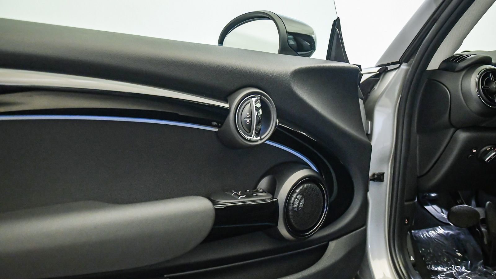 Certified 2024 MINI Cooper SE FWD image 25