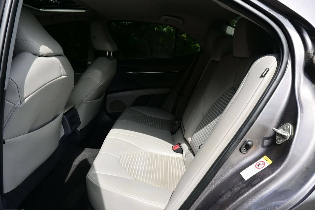 Used 2018 Toyota Camry SE w/ Moonroof Package FWD image 34