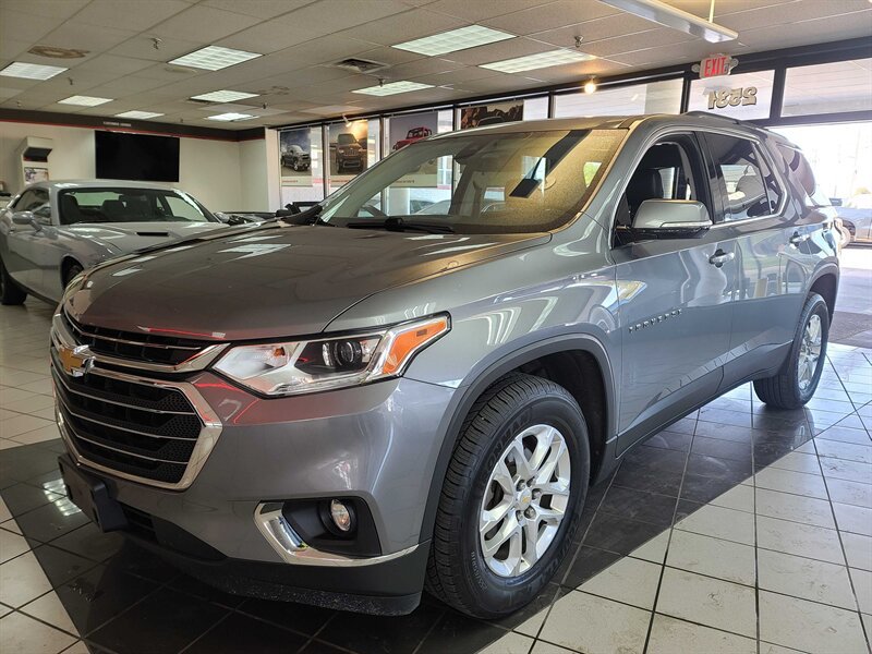 Used 2020 Chevrolet Traverse LT FWD video 1