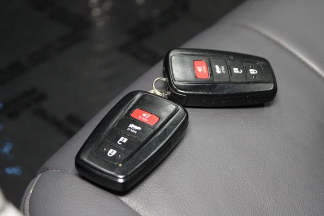 Used 2019 Toyota Camry XLE FWD image 16