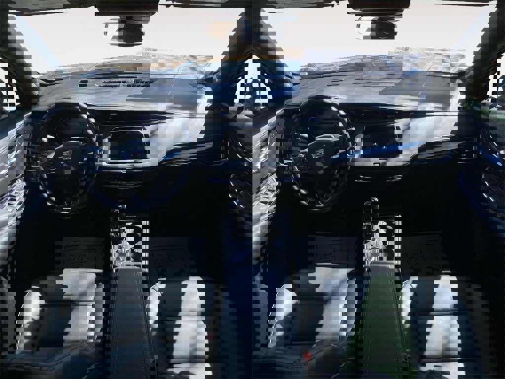 Used 2023 Cadillac XT4 Luxury w/ Cold Weather Package image 20