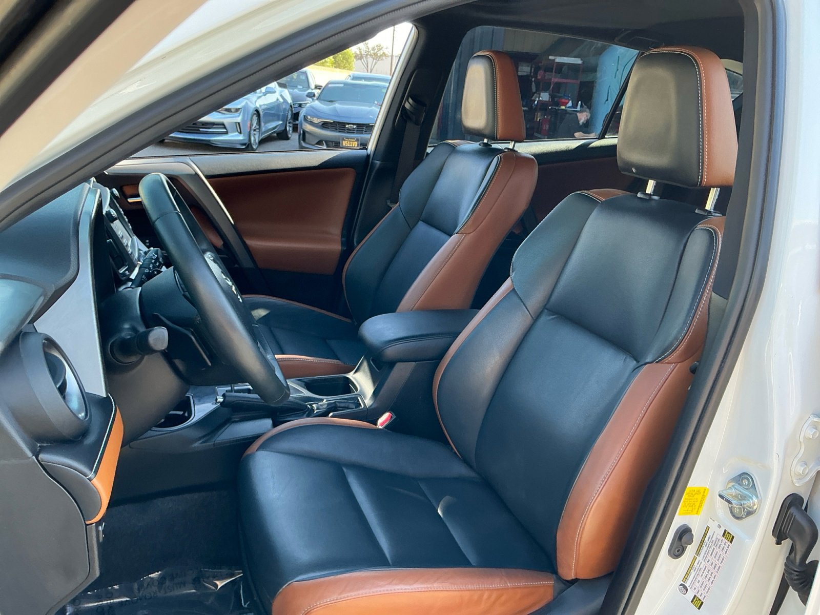 Used 2016 Toyota RAV4 SE w/ Advanced Technology Package image 18