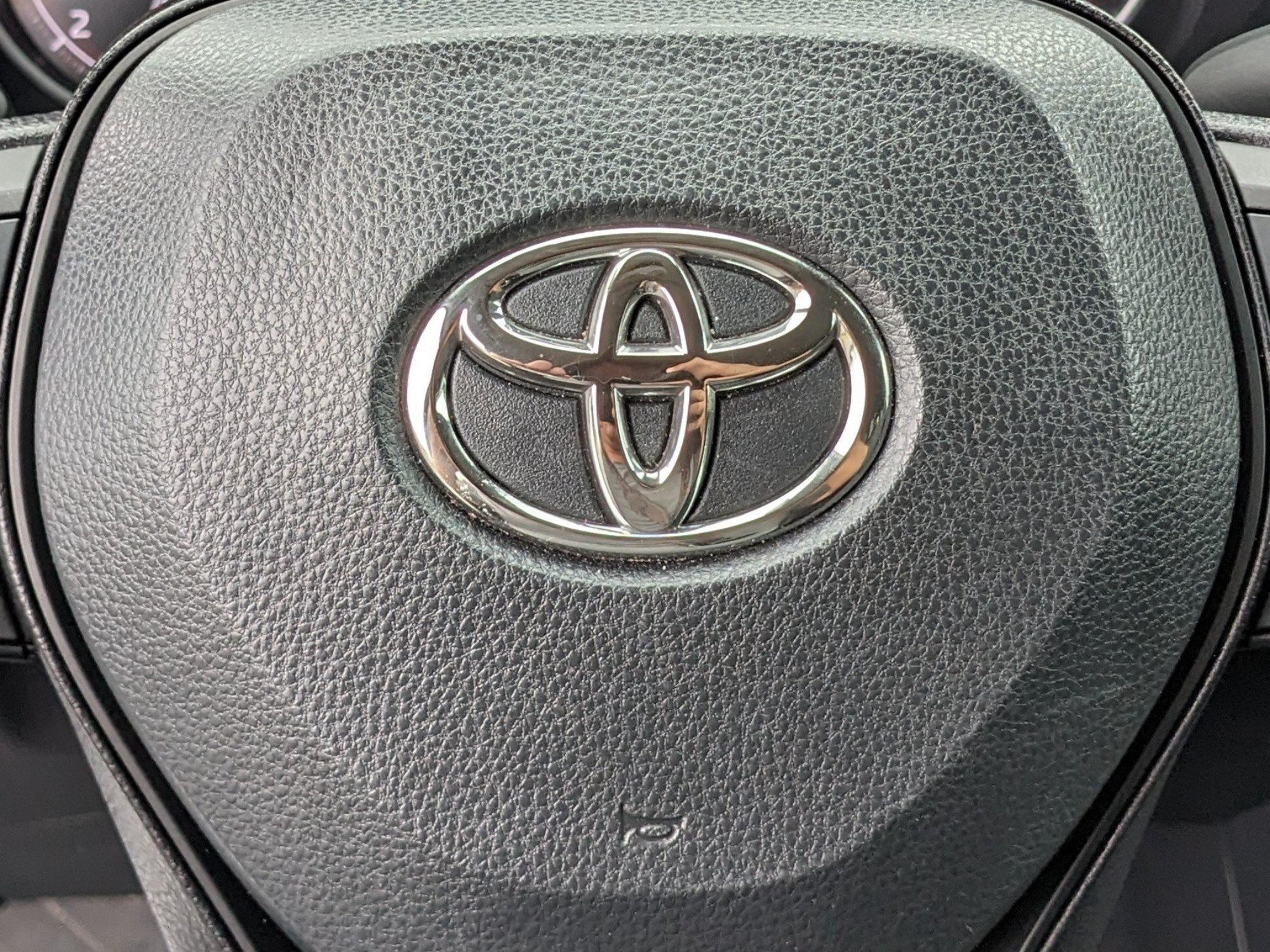 Used 2025 Toyota RAV4 XLE FWD image 35