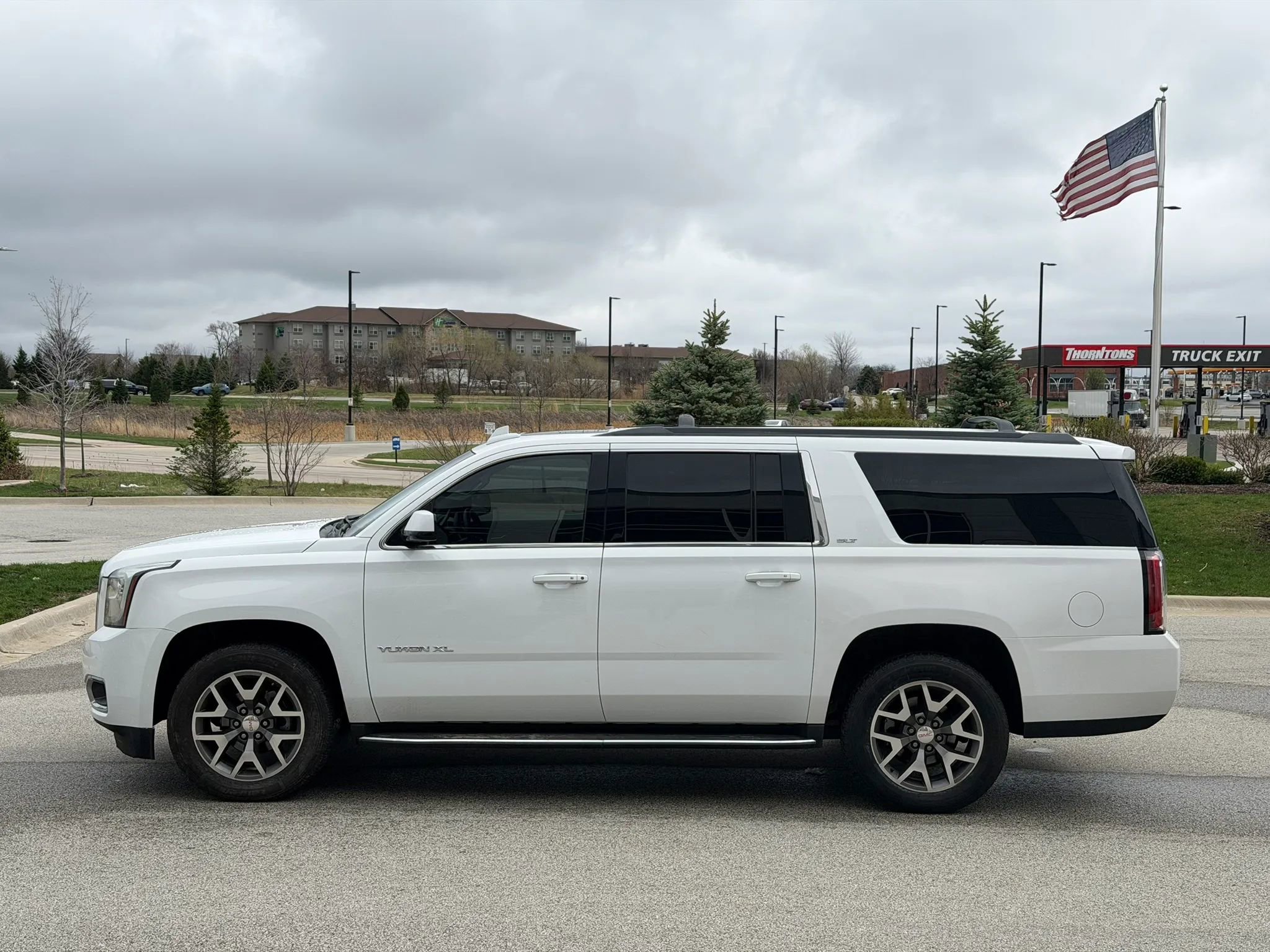 Used 2016 GMC Yukon XL SLT w/ HD Trailering Package image 8