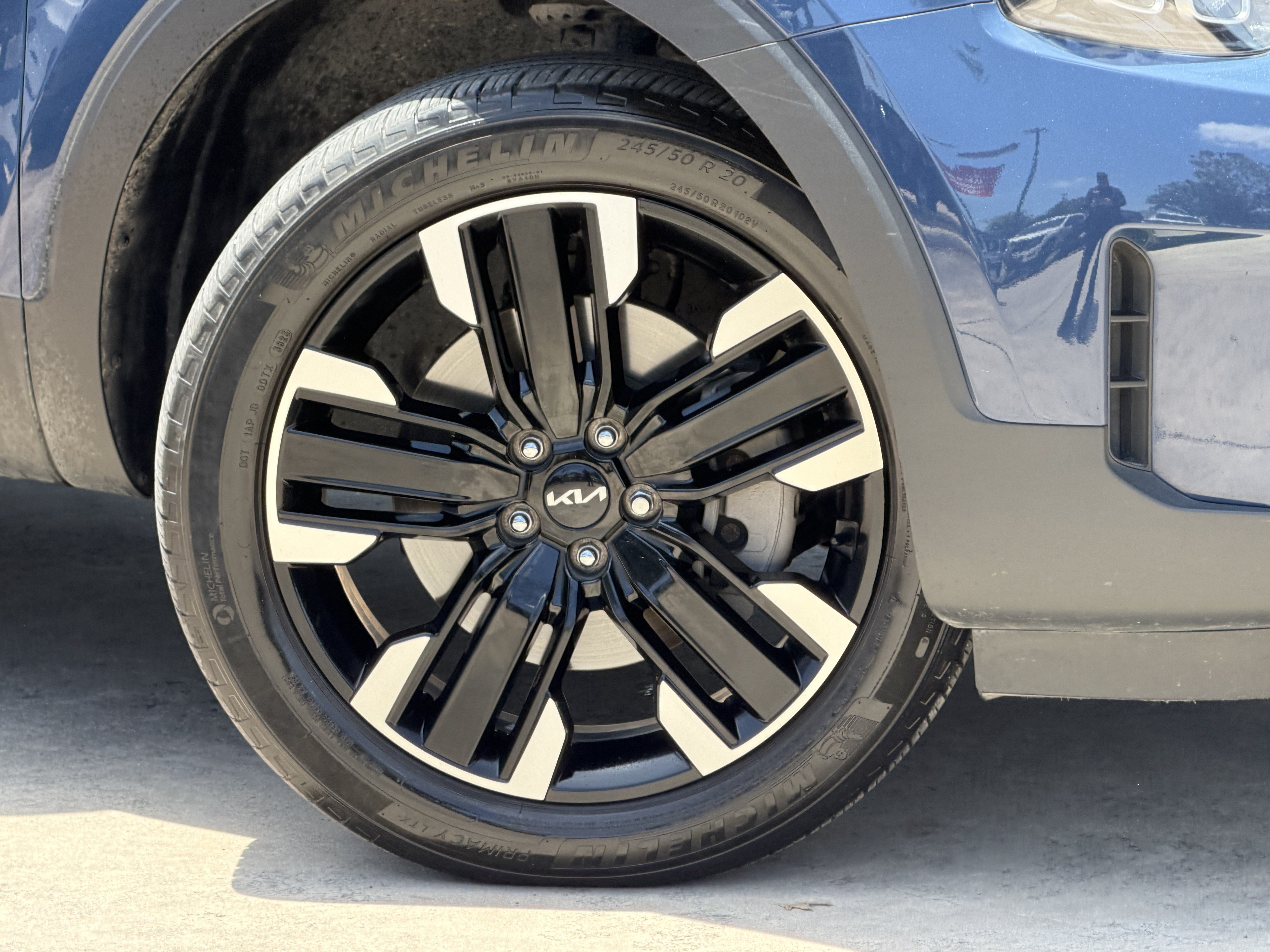 Used 2024 Kia Telluride SX Prestige AWD/4WD image 3