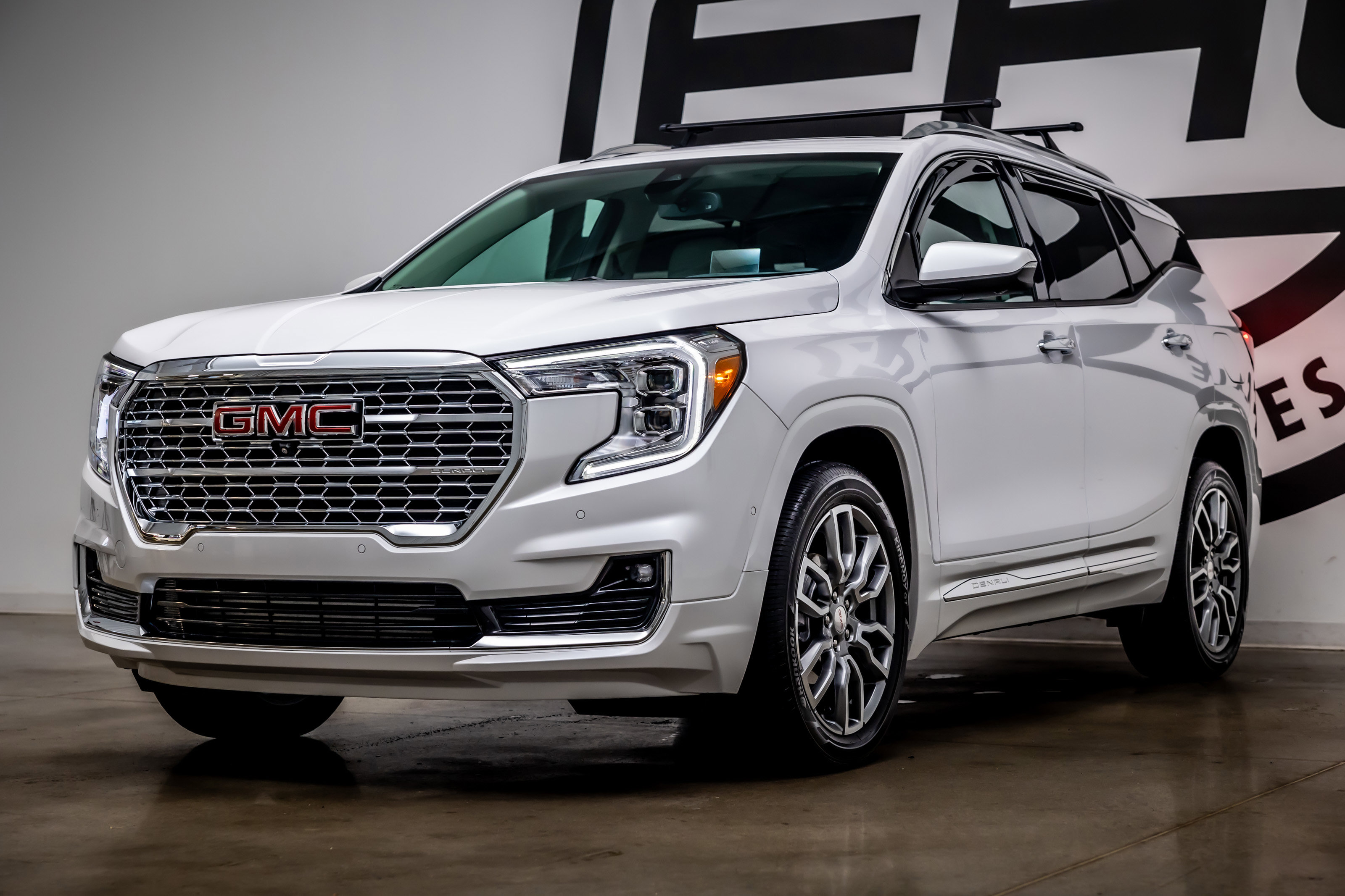 Used 2024 GMC Terrain Denali w/ Denali Premium Package AWD/4WD image 26
