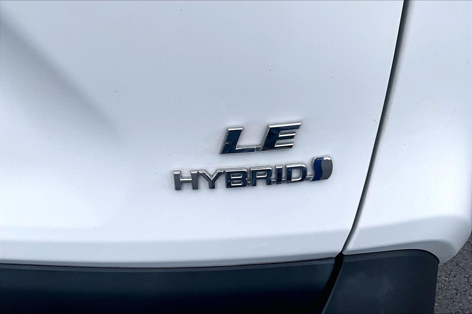 Used 2022 Toyota RAV4 LE AWD/4WD image 8