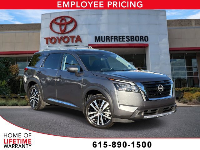 Used 2025 Nissan Pathfinder Platinum w/ Cargo Package FWD image 1
