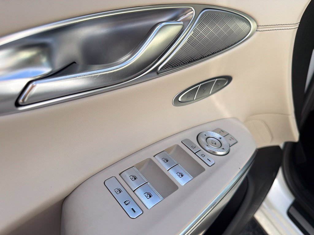 Used 2022 Genesis GV70 2.5T w/ Select Package AWD/4WD image 15