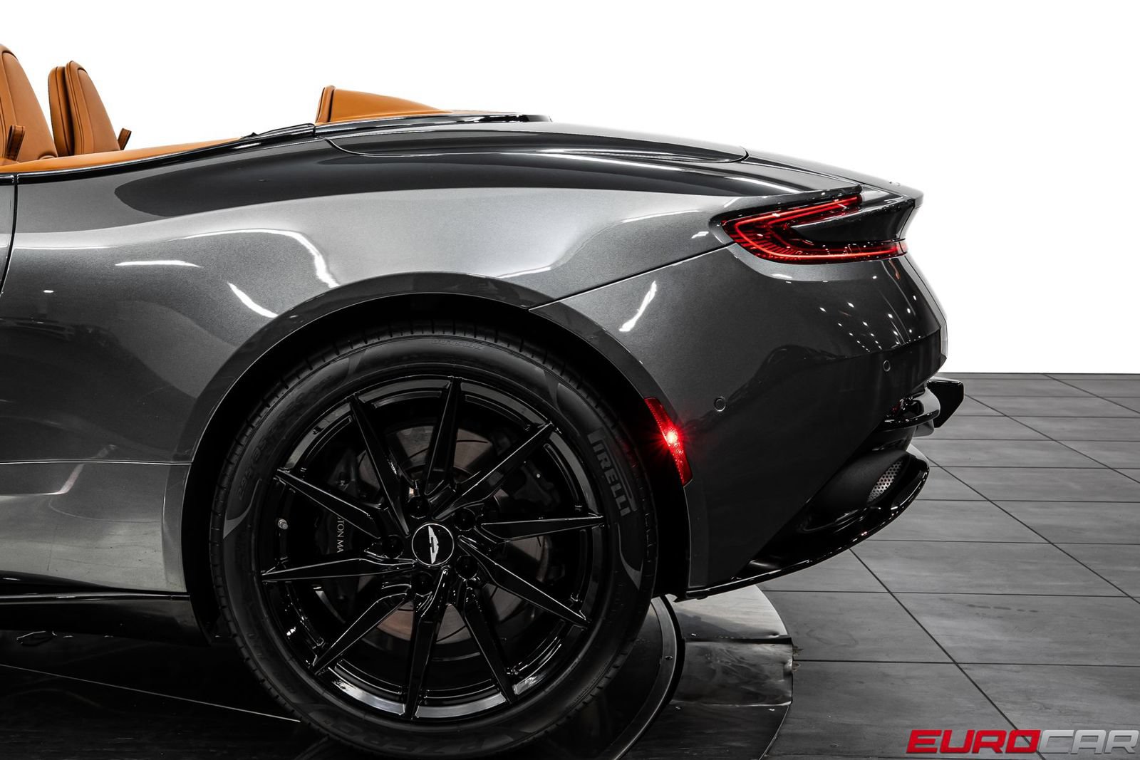 Used 2019 Aston Martin DB11 Volante RWD image 17
